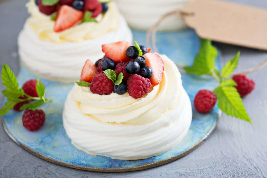 Pavlova cakes